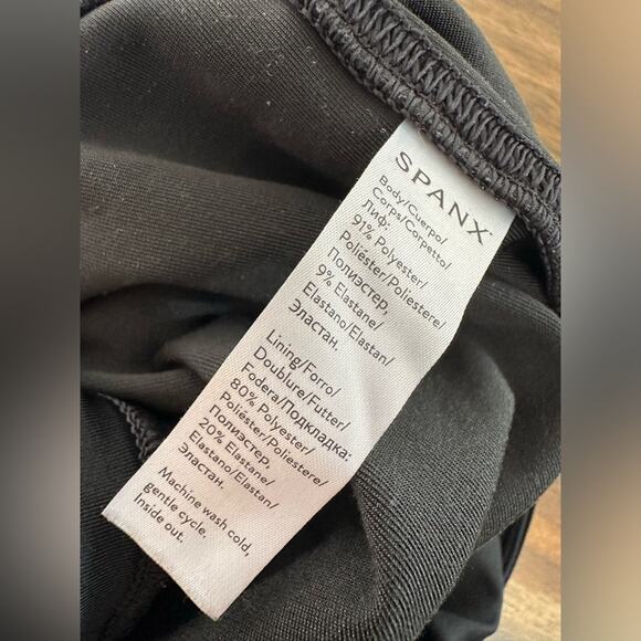 Spanx Black Velvet Leggings Size Large EUC - Picture 3 of 6